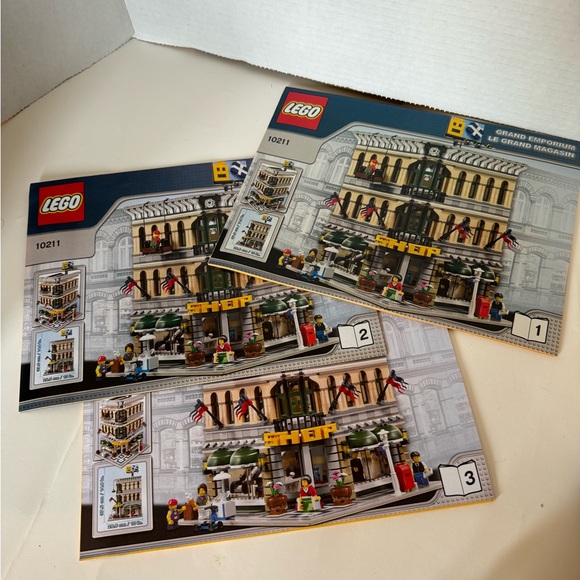 Lego Grand Emporium 10211 - Picture 3 of 4